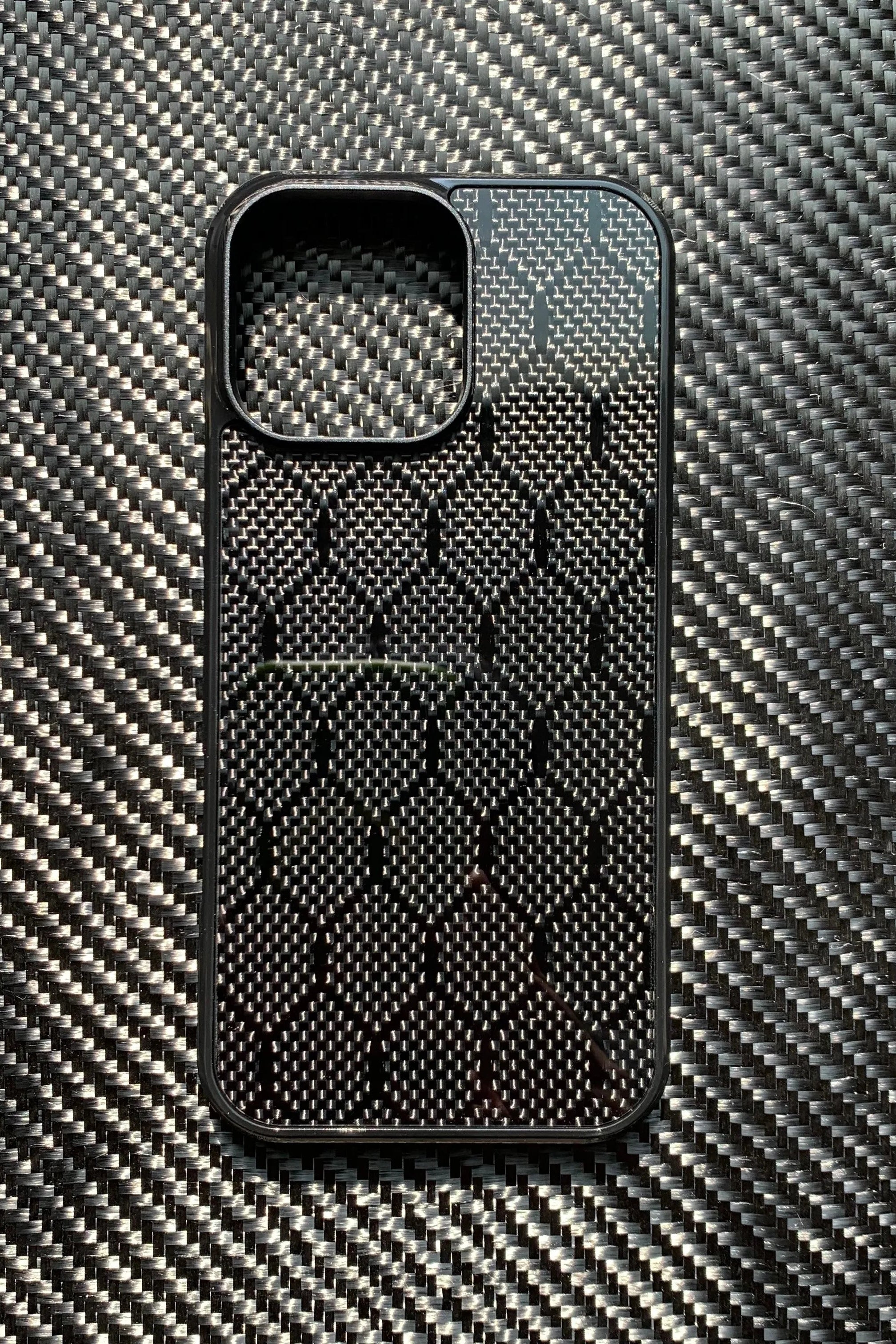 Cover iPhone Fibra di Carbonio 3K MagSafe – Custodia Magnetica Slim per iPhone 13-17