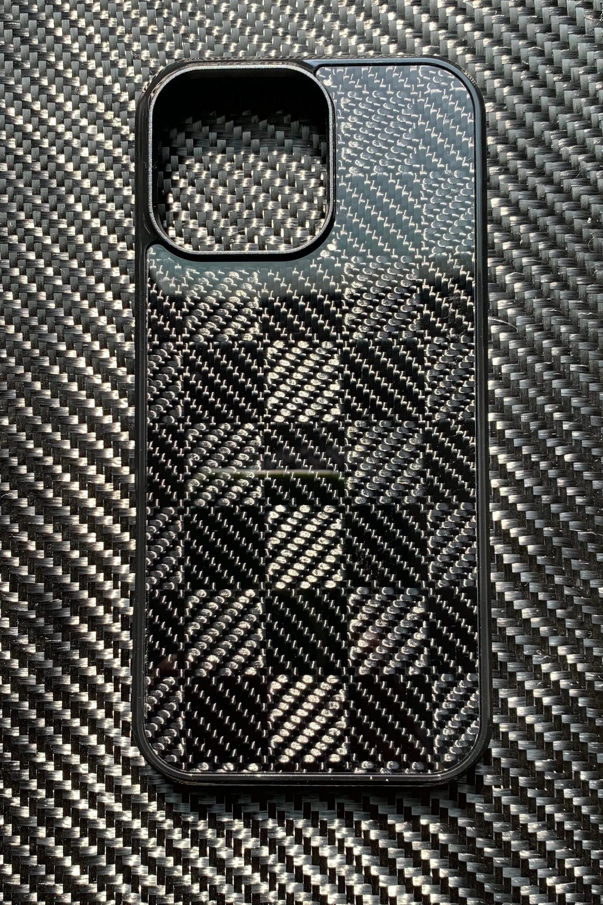 Cover iPhone Fibra di Carbonio 3K MagSafe – Custodia Magnetica Slim per iPhone 13-17