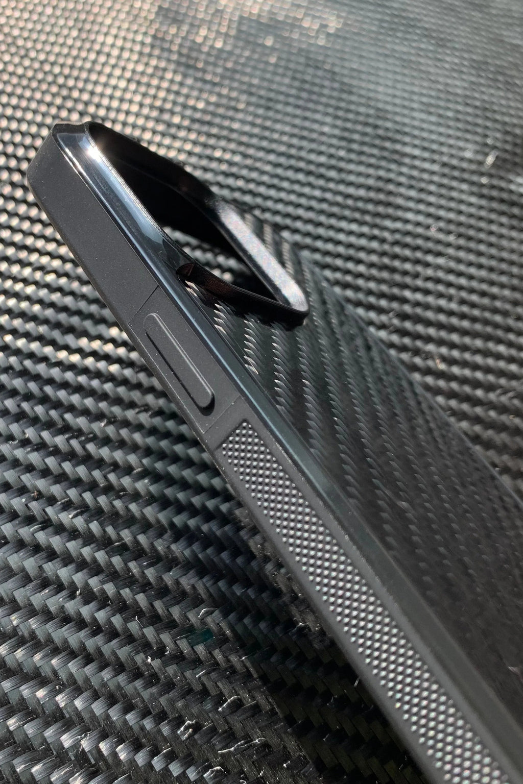 Cover iPhone Fibra di Carbonio 3K MagSafe – Custodia Magnetica Slim per iPhone 13-17