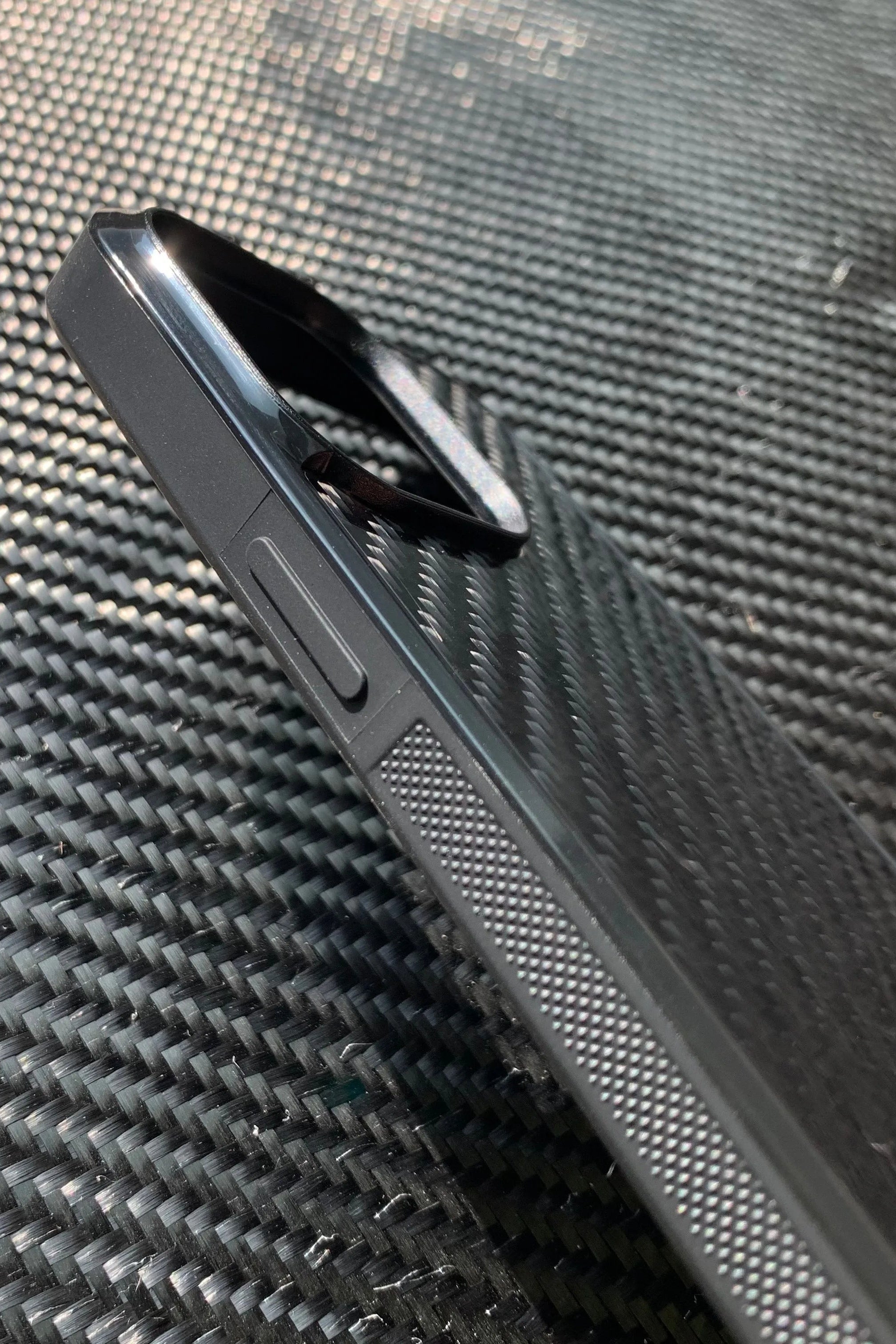 Cover iPhone Fibra di Carbonio 3K MagSafe – Custodia Magnetica Slim per iPhone 13-17