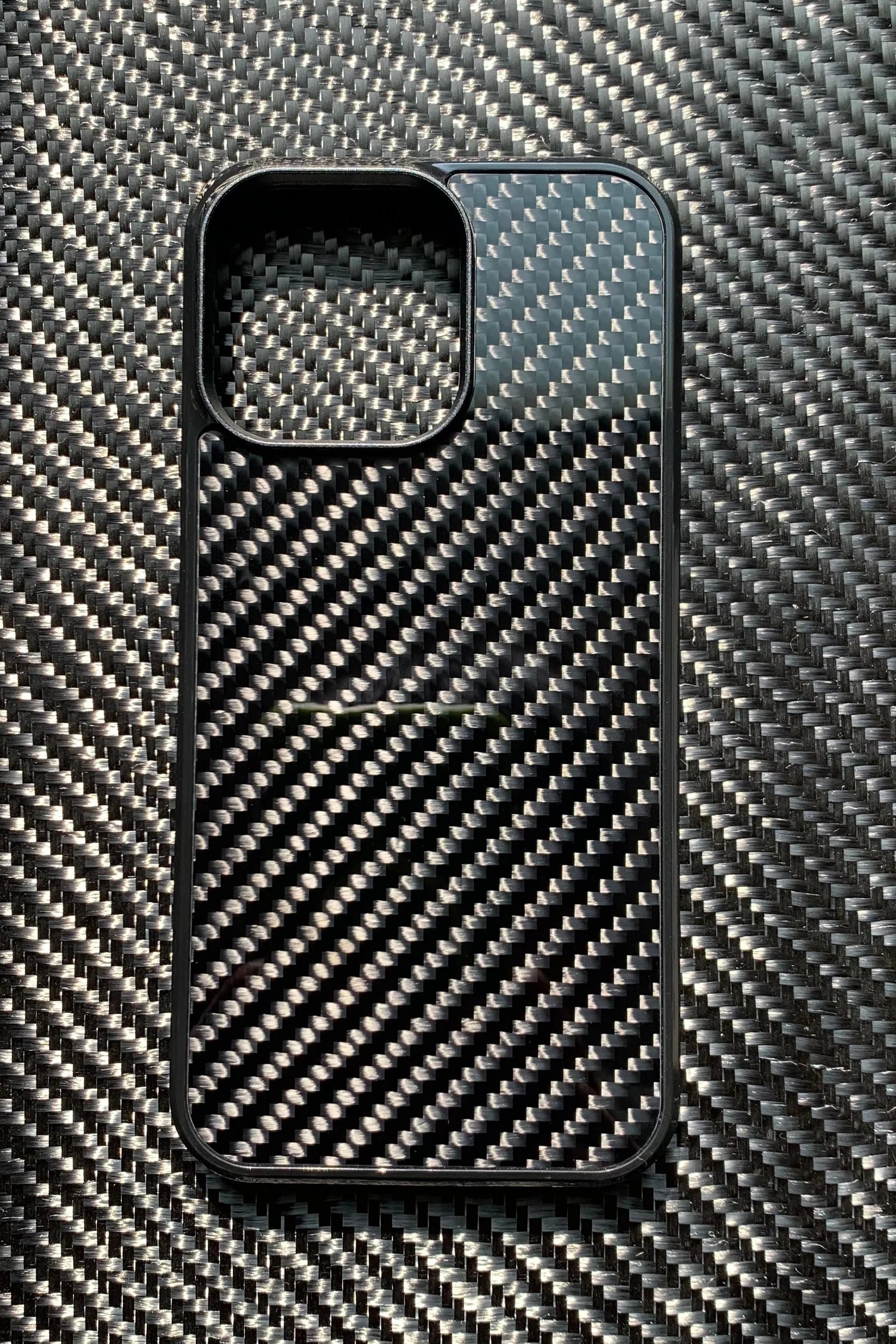 Cover iPhone Fibra di Carbonio 3K MagSafe – Custodia Magnetica Slim per iPhone 13-17