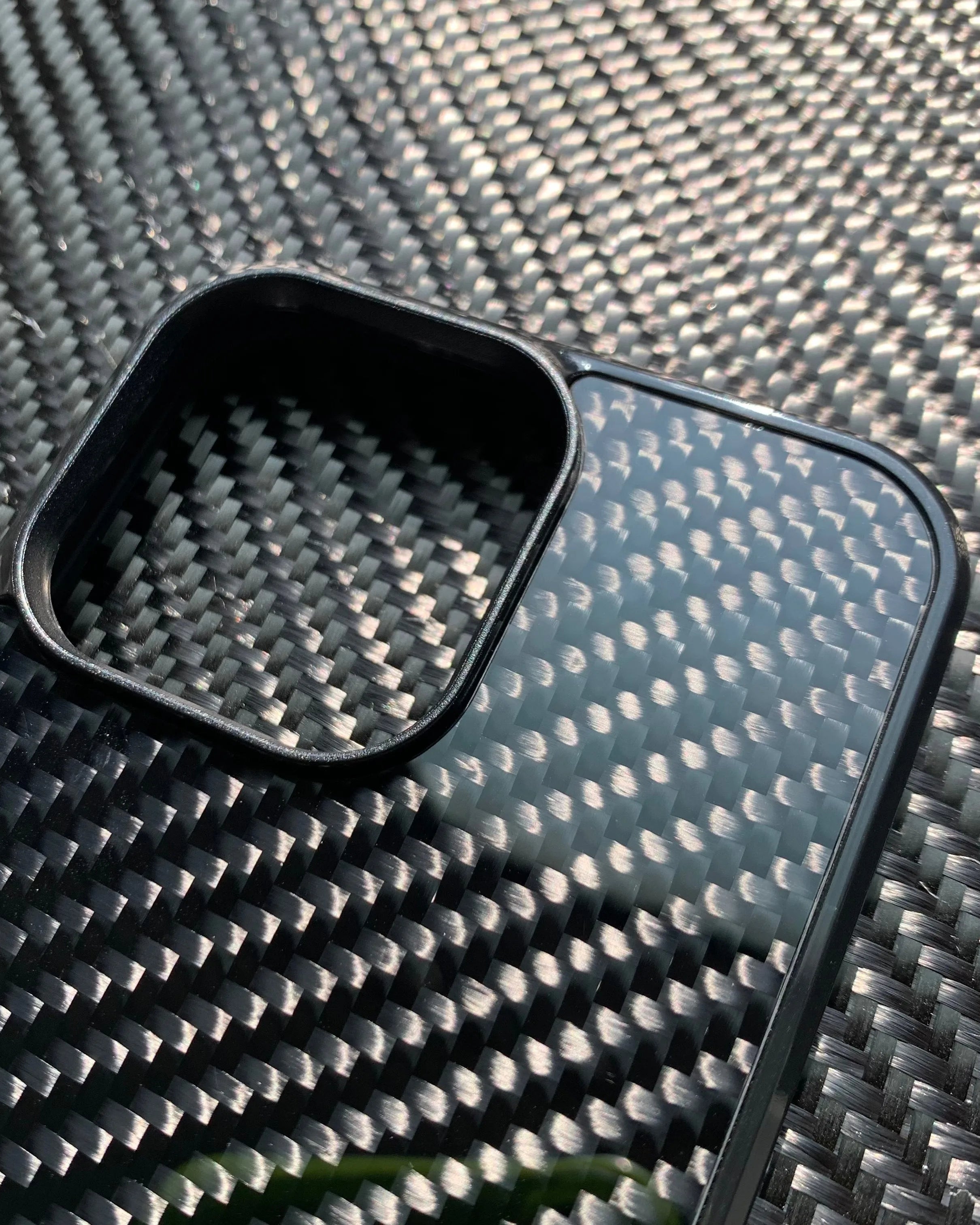 Cover iPhone Fibra di Carbonio 3K MagSafe – Custodia Magnetica Slim per iPhone 13-17