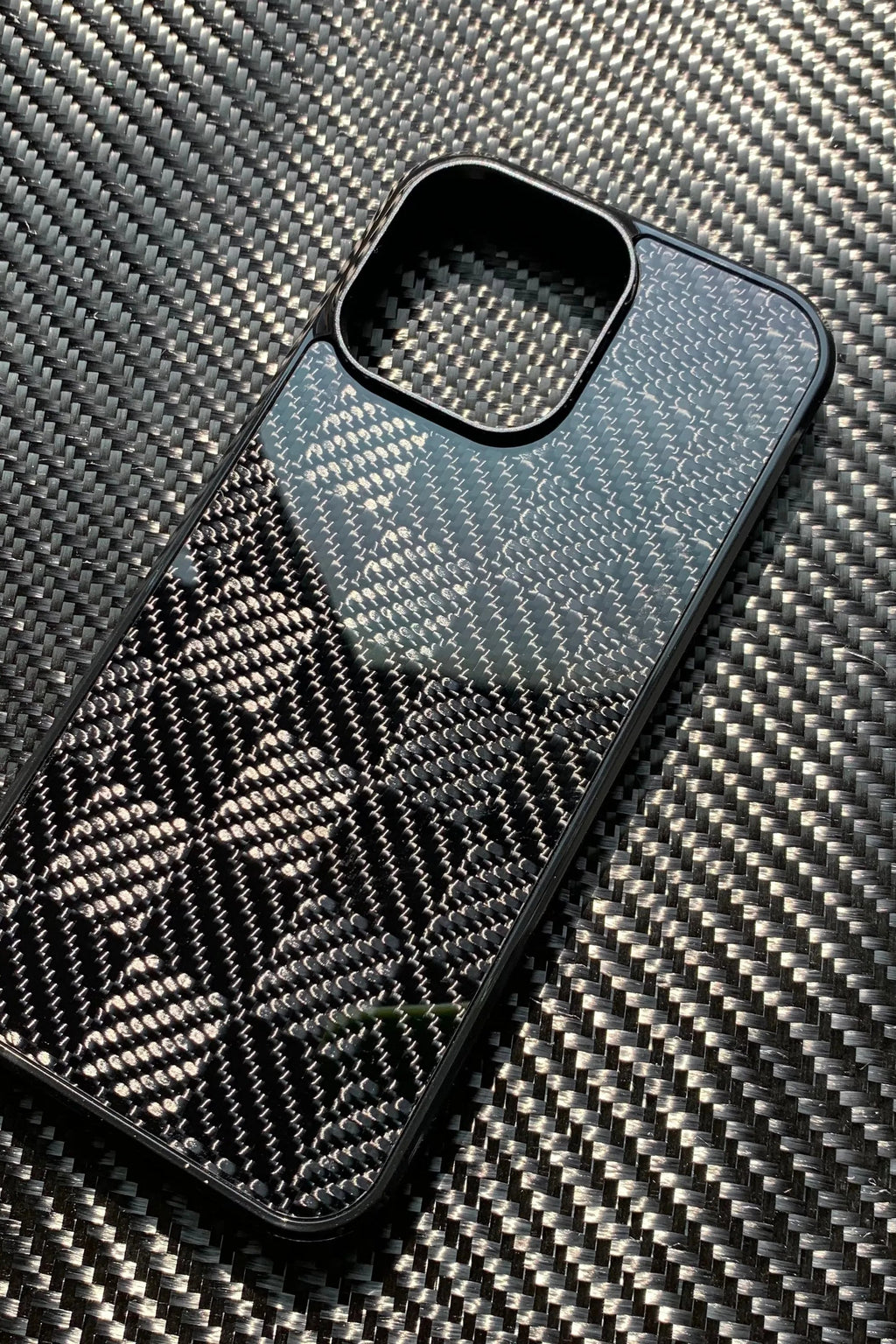 Cover iPhone Fibra di Carbonio 3K MagSafe – Custodia Magnetica Slim per iPhone 13-17
